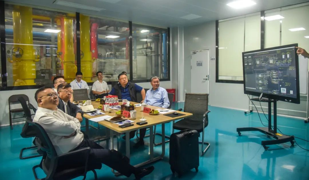 中建集团(广州)总部与广州尊龙凯时交流纳米相变蓄能技术应用与生长